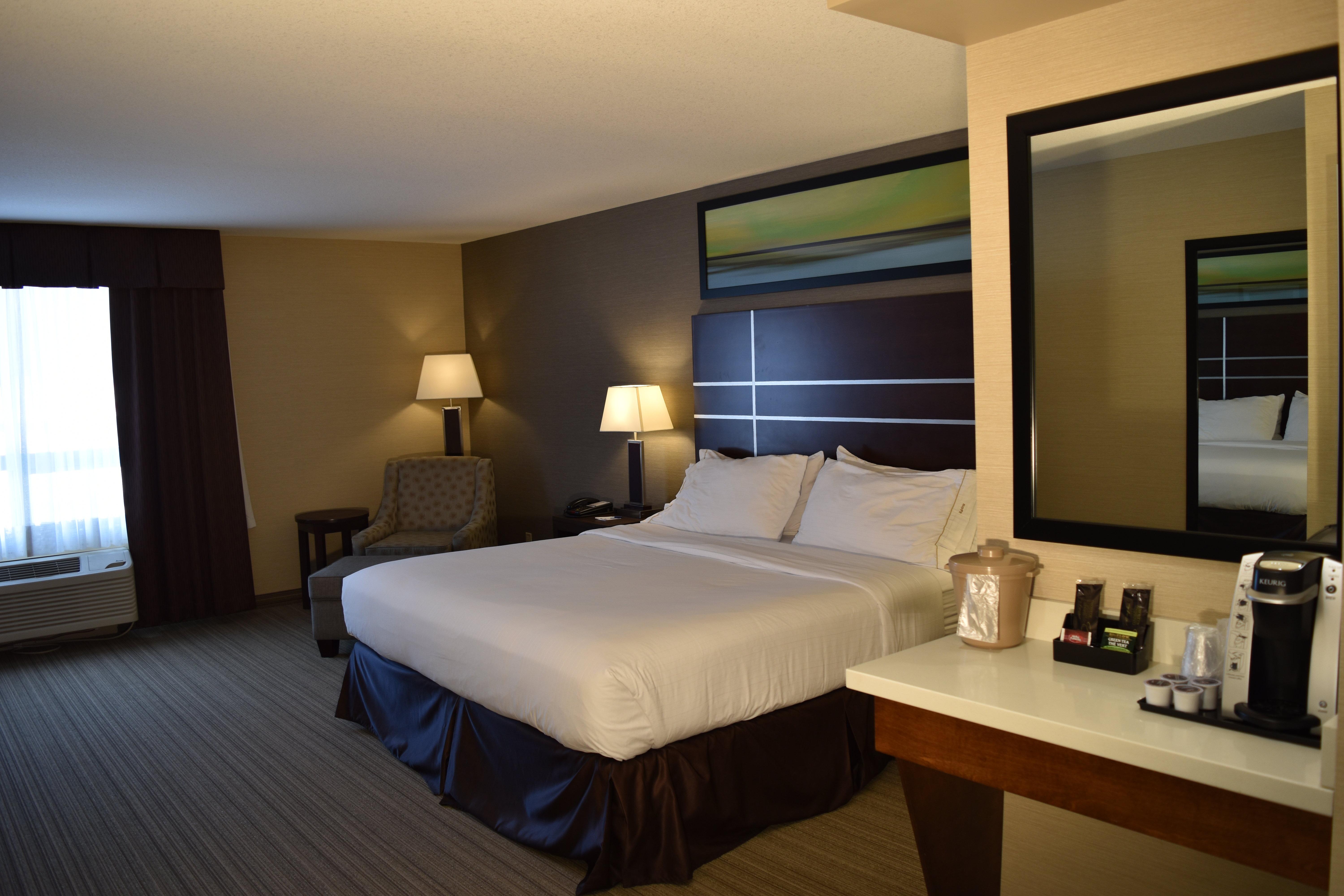 Holiday Inn Express Golden-Kicking Horse By Ihg Exterior photo