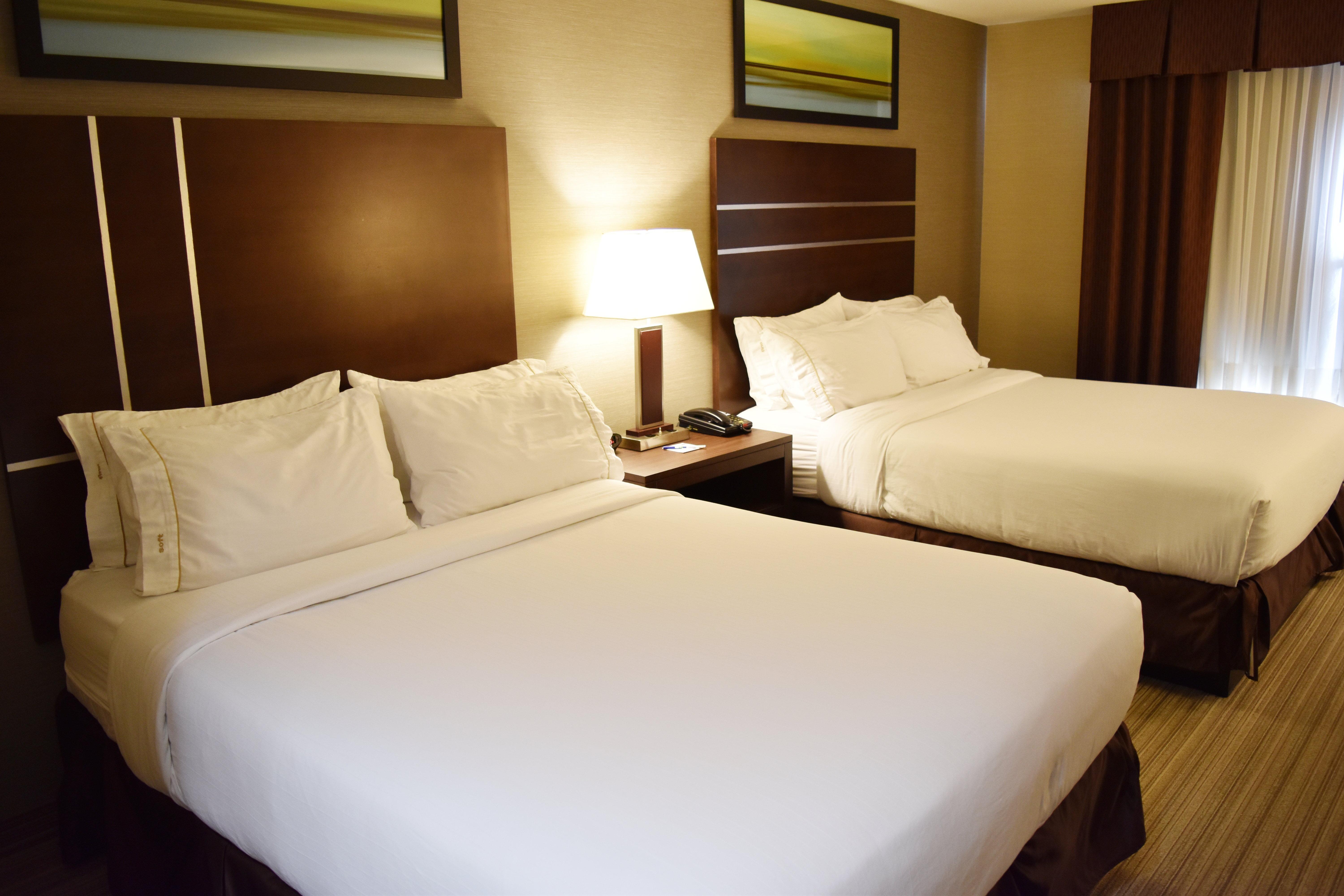 Holiday Inn Express Golden-Kicking Horse By Ihg Exterior photo