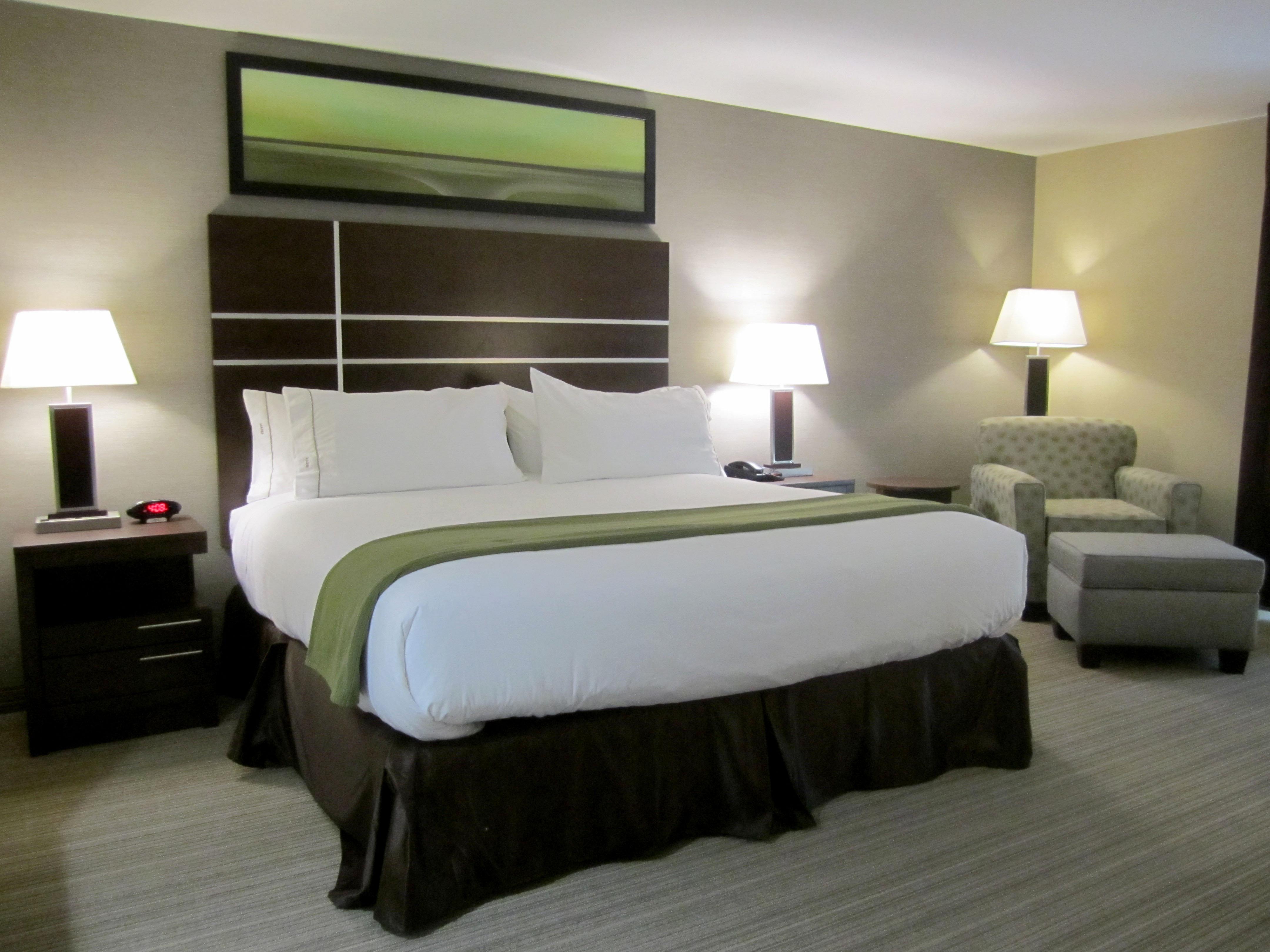 Holiday Inn Express Golden-Kicking Horse By Ihg Exterior photo