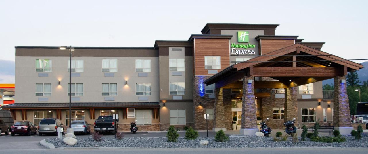 Holiday Inn Express Golden-Kicking Horse, An Ihg Hotel Exterior photo