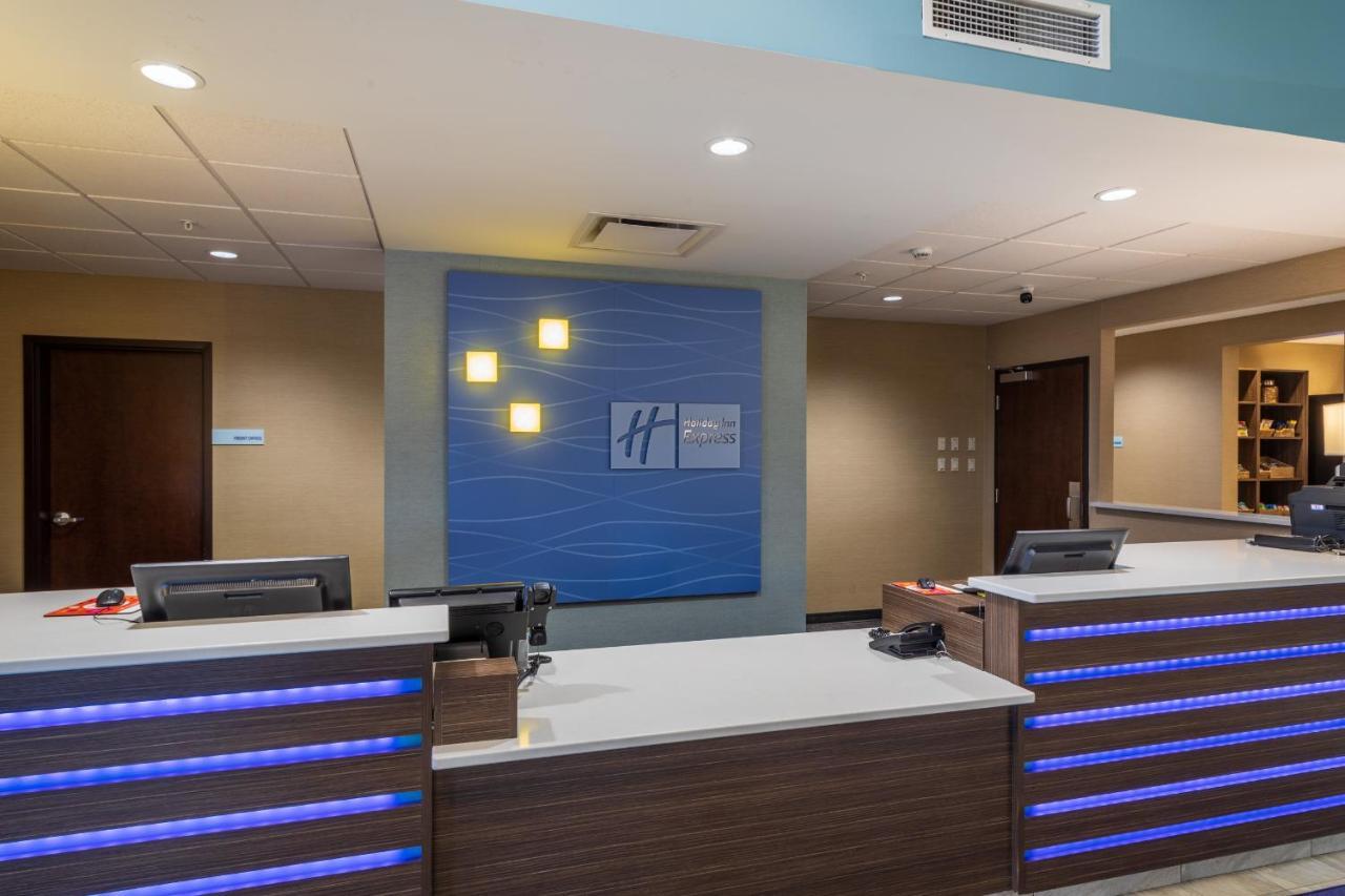 Holiday Inn Express Golden-Kicking Horse By Ihg Exterior photo