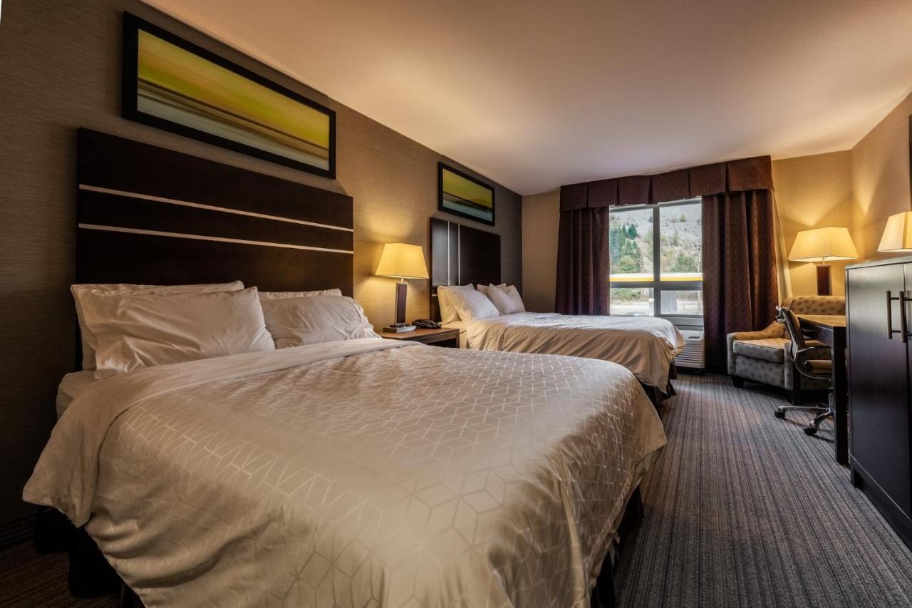Holiday Inn Express Golden-Kicking Horse By Ihg Exterior photo