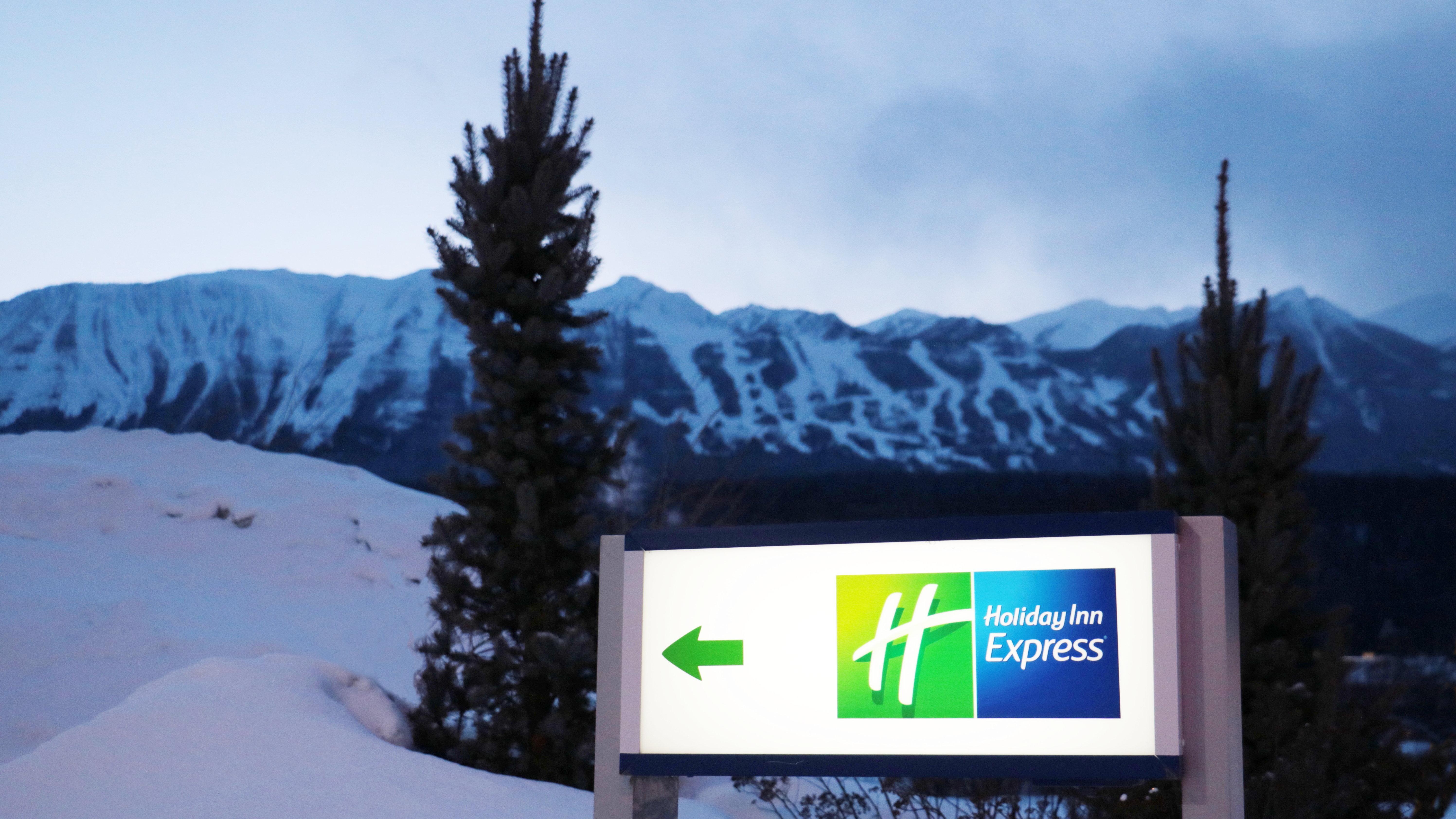 Holiday Inn Express Golden-Kicking Horse, An Ihg Hotel Exterior photo