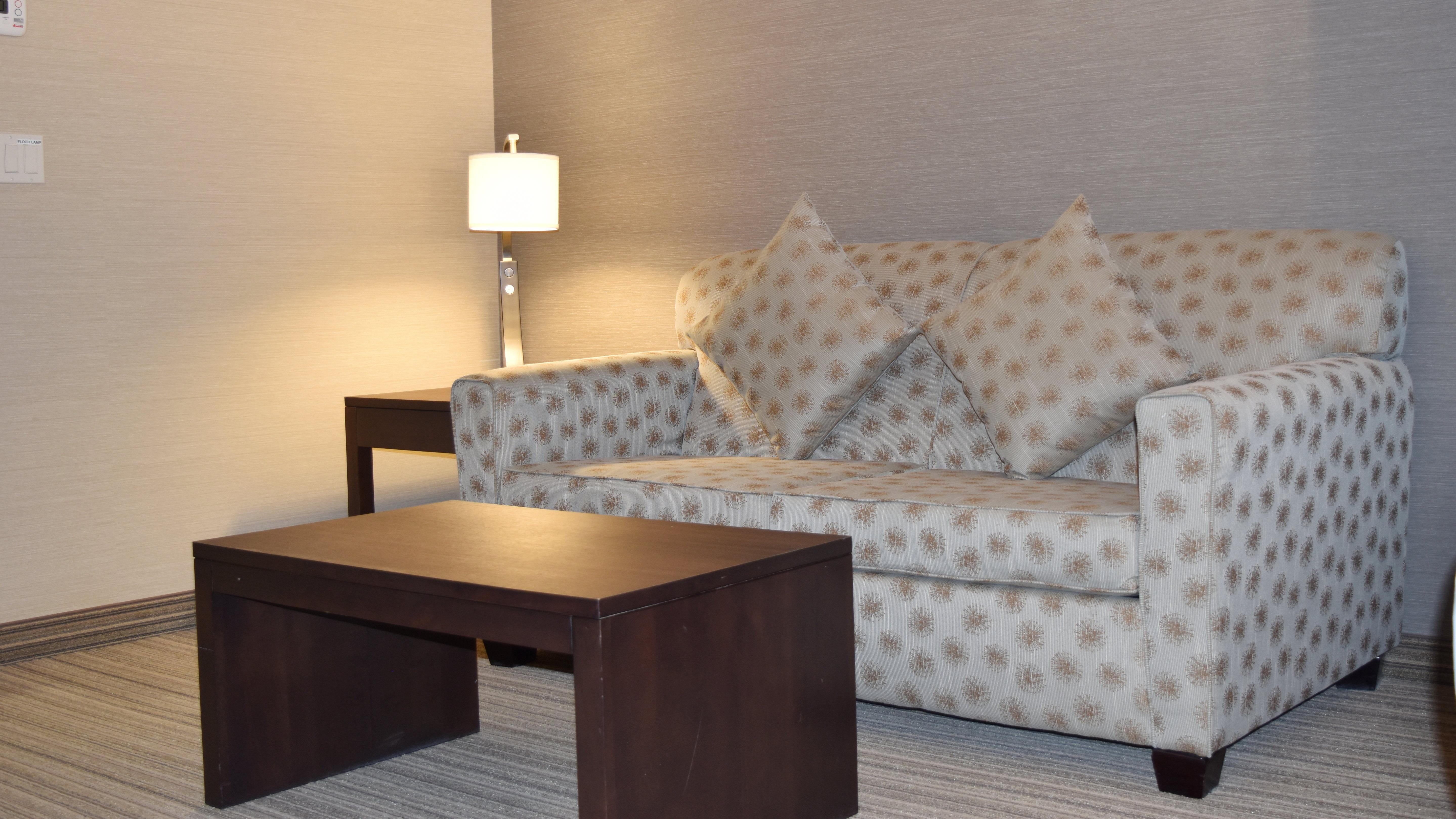 Holiday Inn Express Golden-Kicking Horse By Ihg Exterior photo